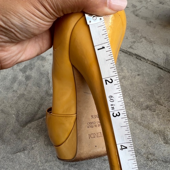 Fendi Open Toe, Bow Platform Pump; Size 36.5 (6.5) - Picture 8 of 12